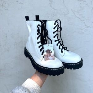 Sincerely Jules white boots NWT